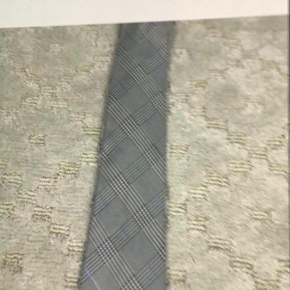 Gray Plaid Silk Tie with Classic Design - Picture 7 of 8
